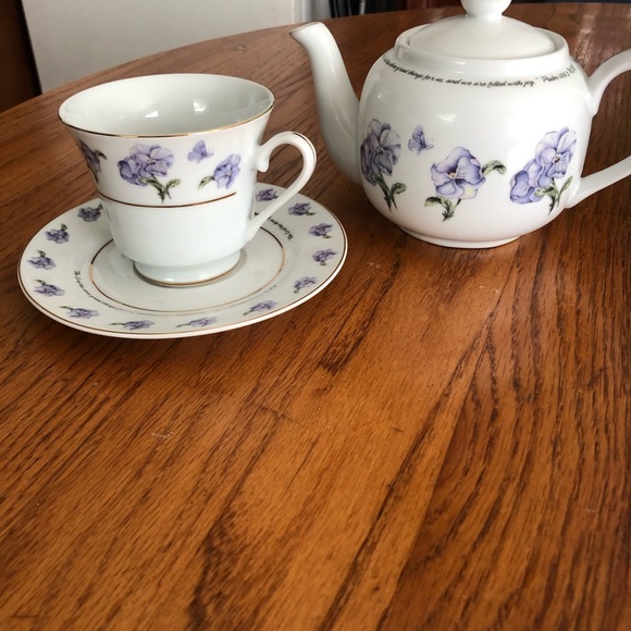 Beautiful Tea Set - Picture 3 of 3